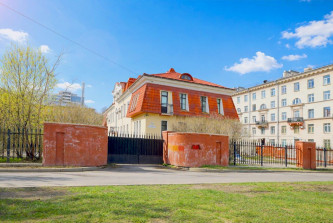 Здание 1255 кв.м. плюс ЗУ 4995 кв.м.