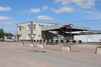 Склад временного  хранения с закрытой  и открытой площадкой  и рефрижератором.
